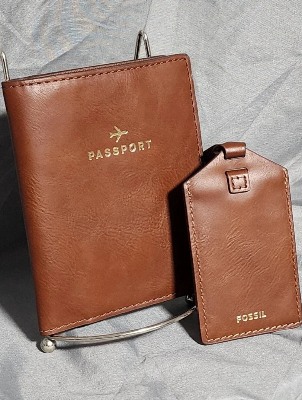NWOT Fossil Brown Leather Passport Case W/ Matching Luggage Tag